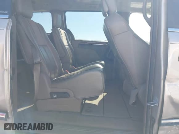 ✅ 2013 Chrysler Town & Country Limited • VIN: 2C4RC1GG1DR682485 • Лот: 43573940. Опубликован ранее на IAAI с пробегом 241 210 миль. Бесплатный доступ к архиву аукционных продаж из США и подробный отчёт об истории автомобиля на DreamBid. Изображение 8.