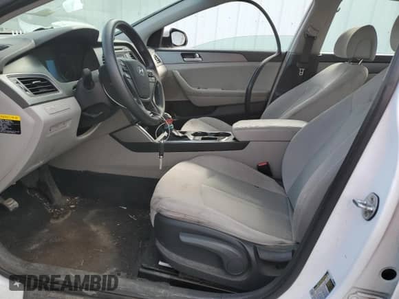 2016 Hyundai Sonata SE z VIN 5NPE24AF5GH403642, wystawiony jako Copart lot #55575015 z przebiegiem 147 462 mil mil oraz Szkoda całkowita • Salvage title. Historia ofert i sprzedaży dostępna na DreamBid. Obrazek 7.