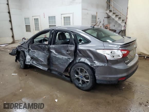 ✅ 2013 Ford Focus SE • VIN: 1FADP3F21DL175665 • Lot: 90840815. Wystawiony na Copart z przebiegiem 175 913 mil. Bezpłatny archiwum sprzedaży aukcyjnych z USA i szczegółowy raport historii pojazdu na DreamBid. Zdjęcie 2.