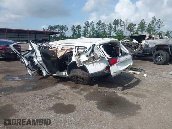 ✅ 2016 Mitsubishi Outlander ES • VIN: JA4AD2A30GZ008614 • Lot: 42505350. Listed on IAAI with Not provided. Free auction sales archive from the USA and detailed vehicle history report at DreamBid. Image 3.