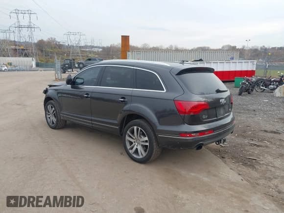 ✅ 2015 Audi Q7 Premium Plus • VIN: WA1LGAFE6FD018404 • Lot: 43781827. Wystawiony na IAAI z przebiegiem 161 962 mil. Bezpłatny archiwum sprzedaży aukcyjnych z USA i szczegółowy raport historii pojazdu na DreamBid. Zdjęcie 3.