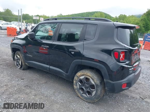 ✅ 2018 Jeep Renegade Upland • VIN: ZACCJBAB3JPH65687 • Lot: 42367518. Wystawiony na IAAI z przebiegiem 107 853 mil. Bezpłatny archiwum sprzedaży aukcyjnych z USA i szczegółowy raport historii pojazdu na DreamBid. Zdjęcie 3.