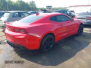 ✅ 2017 Chevrolet Camaro 1SS • VIN: 1G1FF1R71H0199837 • Lot: 42488659. Wystawiony na IAAI z przebiegiem Nie podano. Bezpłatny archiwum sprzedaży aukcyjnych z USA i szczegółowy raport historii pojazdu na DreamBid. Zdjęcie 4.