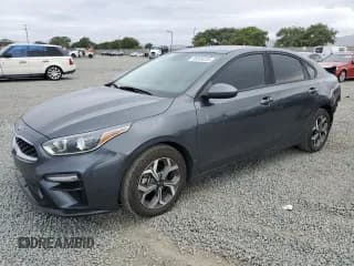 ✅ 2021 Kia Forte LXS • VIN: 3KPF24AD1ME391427 • Лот: 86504235. Опубликован ранее на Copart с пробегом 63 459 миль. Бесплатный доступ к архиву аукционных продаж из США и подробный отчёт об истории автомобиля на DreamBid. Изображение 1.
