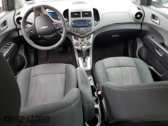 2012 Chevrolet Sonic LT z VIN 1G1JC5SH3C4117556, wystawiony jako Copart lot #72048724 z przebiegiem 148 518 mil mil oraz Czysty tytuł • Clean title. Historia ofert i sprzedaży dostępna na DreamBid. Obrazek 8.