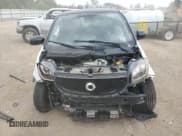 ✅ 2016 Smart fortwo Prime • VIN: WMEFJ5DA4GK054621 • Lot: 68703105. Wystawiony na Copart z przebiegiem 70 845 mil. Bezpłatny archiwum sprzedaży aukcyjnych z USA i szczegółowy raport historii pojazdu na DreamBid. Zdjęcie 5.