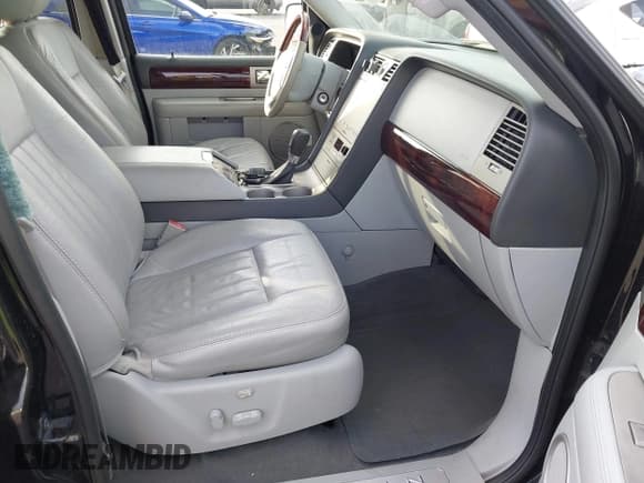 ✅ 2004 Lincoln Navigator Luxury • VIN: 5LMFU28R84LJ43403 • Lot: 43834710. Listed on IAAI with 133,583 mi. Free auction sales archive from the USA and detailed vehicle history report at DreamBid. Image 5.