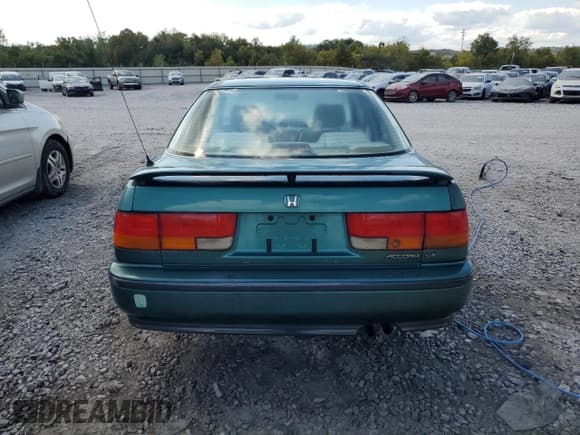 ✅ 1993 Honda Accord • VIN: 1HGCB7256PA003435 • Лот: 74108524. Опубликован ранее на Copart с пробегом 262 945 миль. Бесплатный доступ к архиву аукционных продаж из США и подробный отчёт об истории автомобиля на DreamBid. Изображение 6.