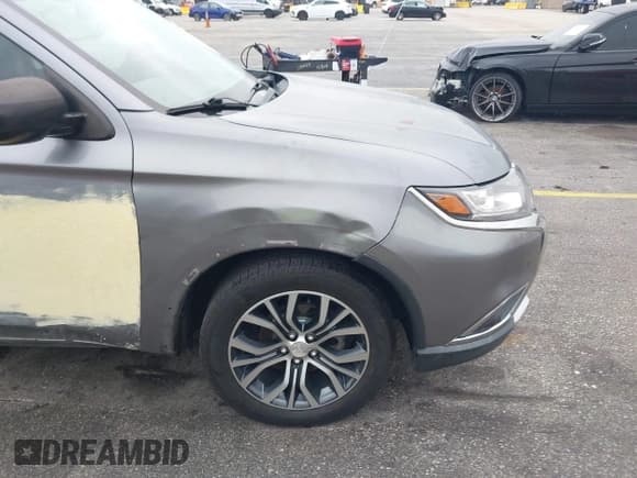 ✅ 2018 Mitsubishi Outlander ES • VIN: JA4AD2A33JJ001937 • Lot: 43758000. Listed on IAAI with 171,695 mi. Free auction sales archive from the USA and detailed vehicle history report at DreamBid. Image 18.