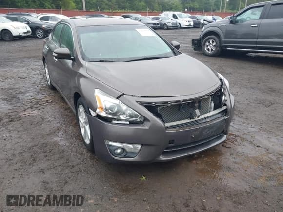 ✅ 2013 Nissan Altima SV • VIN: 1N4AL3AP6DC105452 • Лот: 43036883. Опубликован ранее на IAAI с пробегом 143 257 миль. Бесплатный доступ к архиву аукционных продаж из США и подробный отчёт об истории автомобиля на DreamBid. Изображение 17.
