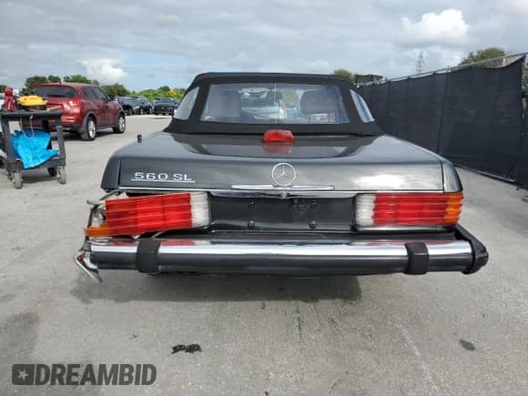 ✅ 1987 Mercedes-Benz 560 SL • VIN: WDBBA48D4HA061845 • Lot: 85739155. Listed on Copart with 117,433 mi. Free auction sales archive from the USA and detailed vehicle history report at DreamBid. Image 6.