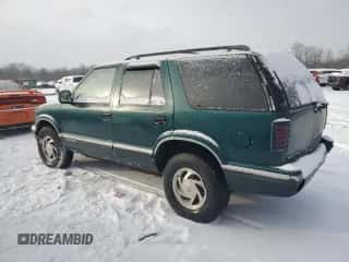 1997 Chevrolet Blazer LS z VIN 1GNDT13W2V2114437, wystawiony jako Copart lot #41458955 z przebiegiem 125 760 mil mil oraz Szkoda całkowita • Salvage title. Historia ofert i sprzedaży dostępna na DreamBid. Obrazek 2.