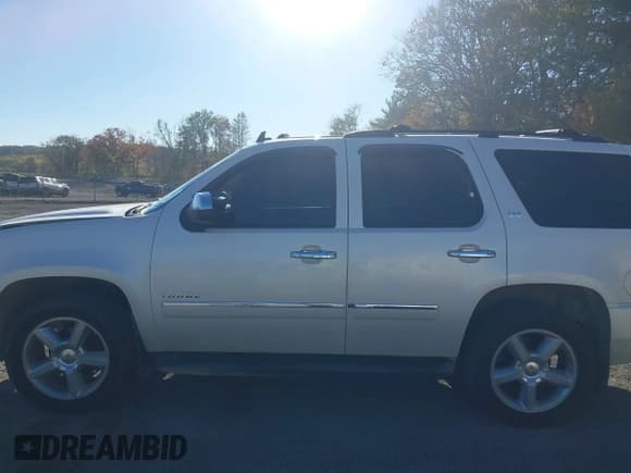 ✅ 2011 Chevrolet Tahoe LTZ • VIN: 1GNSKCE00BR308157 • Lot: 43537119. Listed on IAAI with 287,726 mi. Free auction sales archive from the USA and detailed vehicle history report at DreamBid. Image 15.