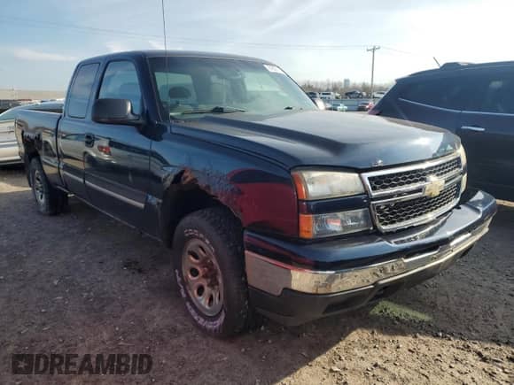 2006 Chevrolet Silverado 1500 LS z VIN 2GCEK19B761349793, wystawiony jako Copart lot #81823174 z przebiegiem 120 358 mil mil oraz Czysty tytuł • Clean title. Historia ofert i sprzedaży dostępna na DreamBid. Obrazek 4.