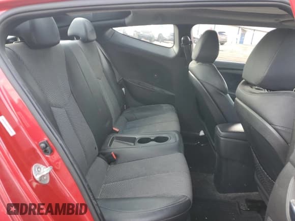 ✅ 2015 Hyundai Veloster • VIN: KMHTC6AD4FU233689 • Lot: 82494724. Wystawiony na Copart z przebiegiem 104 522 mil. Bezpłatny archiwum sprzedaży aukcyjnych z USA i szczegółowy raport historii pojazdu na DreamBid. Zdjęcie 10.