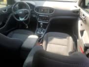 ✅ 2019 Hyundai Ioniq SEL • VIN: KMHC75LC9KU133214 • Lot: 71733634. Wystawiony na Copart z przebiegiem 138 273 mil. Bezpłatny archiwum sprzedaży aukcyjnych z USA i szczegółowy raport historii pojazdu na DreamBid. Zdjęcie 8.