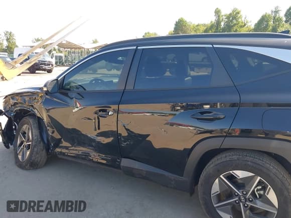 ✅ 2025 Hyundai Tucson SEL Convenience • VIN: 5NMJCCDE9SH467472 • Lot: 43221816. Wystawiony na IAAI z przebiegiem 8 081 mil. Bezpłatny archiwum sprzedaży aukcyjnych z USA i szczegółowy raport historii pojazdu na DreamBid. Zdjęcie 17.