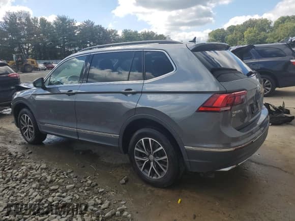 ✅ 2020 Volkswagen Tiguan SE • VIN: 3VV2B7AX0LM152466 • Lot: 81102575. Wystawiony na Copart z przebiegiem 74 615 mil. Bezpłatny archiwum sprzedaży aukcyjnych z USA i szczegółowy raport historii pojazdu na DreamBid. Zdjęcie 2.