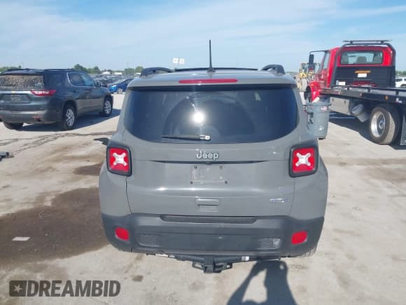 ✅ 2020 Jeep Renegade Latitude • VIN: ZACNJABB3LPL10288 • Lot: 43068962. Wystawiony na IAAI z przebiegiem 113 965 mil. Bezpłatny archiwum sprzedaży aukcyjnych z USA i szczegółowy raport historii pojazdu na DreamBid. Zdjęcie 16.