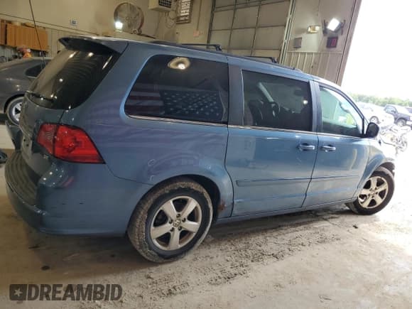✅ 2011 Volkswagen Routan SE • VIN: 2V4RW3DG3BR738775 • Lot: 60724564. Listed on Copart with 178,182 mi. Free auction sales archive from the USA and detailed vehicle history report at DreamBid. Image 3.