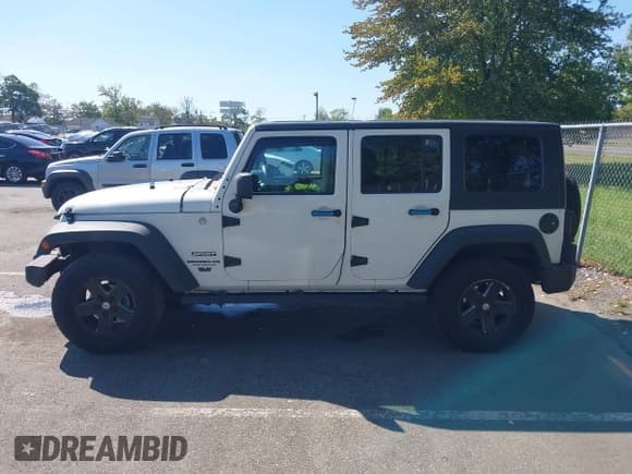 ✅ 2010 Jeep Wrangler Unlimited Sport • VIN: 1J4BA3H12AL170892 • Lot: 43352817. Listed on IAAI with 146,068 mi. Free auction sales archive from the USA and detailed vehicle history report at DreamBid. Image 14.