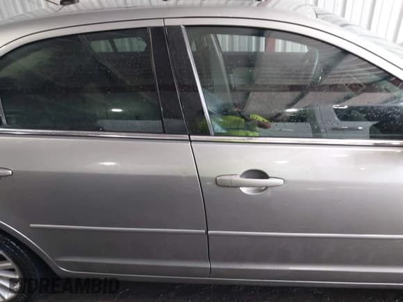 ✅ 2009 Mercury Milan Premier • VIN: 3MEHM08Z39R627040 • Lot: 40108495. Wystawiony na IAAI z przebiegiem 191 614 mil. Bezpłatny archiwum sprzedaży aukcyjnych z USA i szczegółowy raport historii pojazdu na DreamBid. Zdjęcie 13.