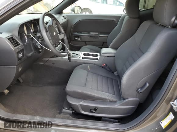 ✅ 2010 Dodge Challenger SE • VIN: 2B3CJ4DV9AH278806 • Lot: 73653894. Wystawiony na Copart z przebiegiem 91 152 mil. Bezpłatny archiwum sprzedaży aukcyjnych z USA i szczegółowy raport historii pojazdu na DreamBid. Zdjęcie 7.