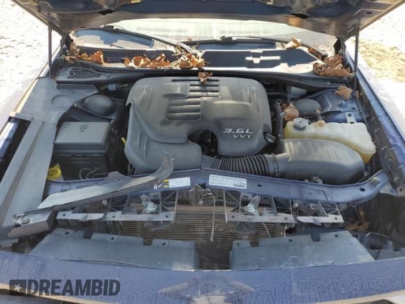 ✅ 2014 Dodge Challenger SXT • VIN: 2C3CDYAG2EH179760 • Lot: 74294704. Wystawiony na Copart z przebiegiem 95 649 mil. Bezpłatny archiwum sprzedaży aukcyjnych z USA i szczegółowy raport historii pojazdu na DreamBid. Zdjęcie 11.