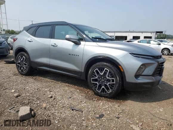 ✅ 2025 Chevrolet Blazer RS • VIN: 3GNKBKRS4SS101693 • Lot: 67095275. Listed on Copart with 9,392 mi. Free auction sales archive from the USA and detailed vehicle history report at DreamBid. Image 4.