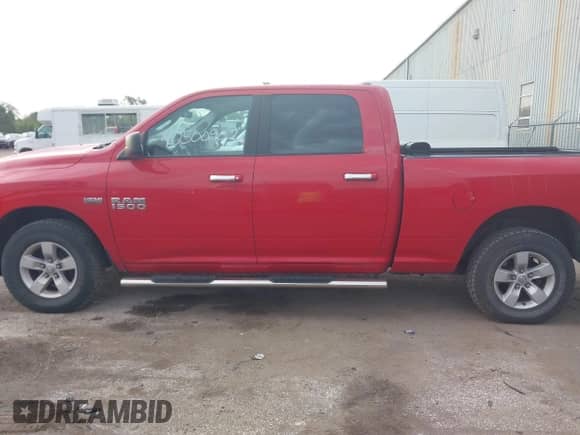 2017 Ram 1500 Big Horn z VIN 1C6RR7TT5HS696566, wystawiony jako IAAI lot #40500907 z przebiegiem 142 928 mil mil oraz . Historia ofert i sprzedaży dostępna na DreamBid. Obrazek 14.