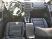 ✅ 2017 Volkswagen Tiguan Wolfsburg Edition • VIN: WVGSV7AX6HW507830 • Lot: 91466715. Wystawiony na Copart z przebiegiem 99 853 mil. Bezpłatny archiwum sprzedaży aukcyjnych z USA i szczegółowy raport historii pojazdu na DreamBid. Zdjęcie 8.