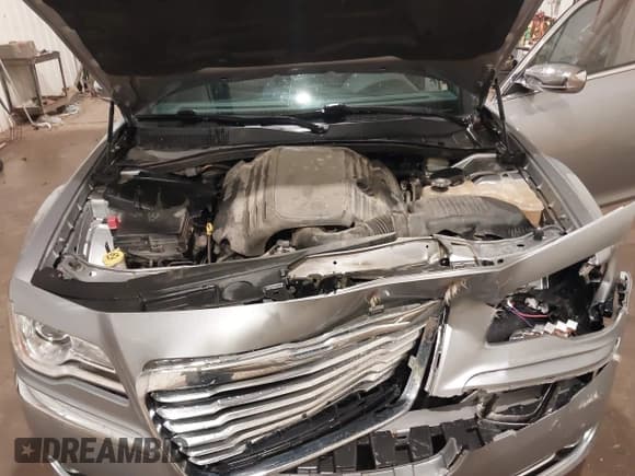 ✅ 2014 Chrysler 300 C • VIN: 2C3CCAKT0EH128635 • Lot: 42318965. Wystawiony na IAAI z przebiegiem 166 731 mil. Bezpłatny archiwum sprzedaży aukcyjnych z USA i szczegółowy raport historii pojazdu na DreamBid. Zdjęcie 10.