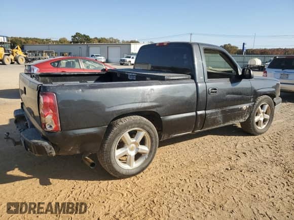 2004 Chevrolet Silverado 1500 LS z VIN 1GCEC14V74Z103166, wystawiony jako Copart lot #77694504 z przebiegiem 327 931 mil mil oraz Czysty tytuł • Clean title. Historia ofert i sprzedaży dostępna na DreamBid. Obrazek 3.