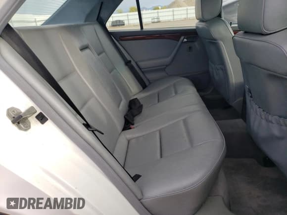 ✅ 1995 Mercedes-Benz C 2.8L • VIN: WDBHA28E1SF151911 • Лот: 76814424. Опубликован ранее на Copart с пробегом 128 184 миль. Бесплатный доступ к архиву аукционных продаж из США и подробный отчёт об истории автомобиля на DreamBid. Изображение 10.