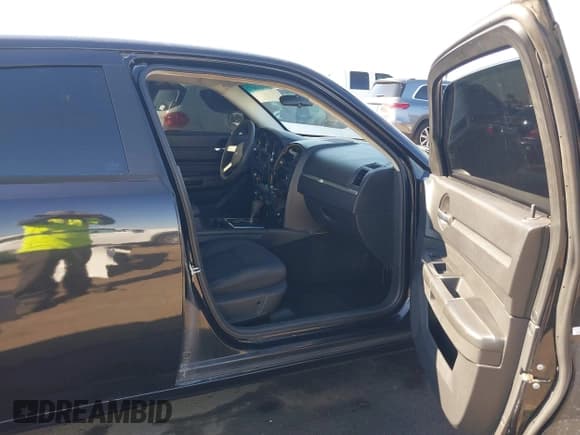 ✅ 2008 Dodge Charger • VIN: 2B3KA43G28H219119 • Lot: 43586872. Listed on IAAI with 166,493 mi. Free auction sales archive from the USA and detailed vehicle history report at DreamBid. Image 5.