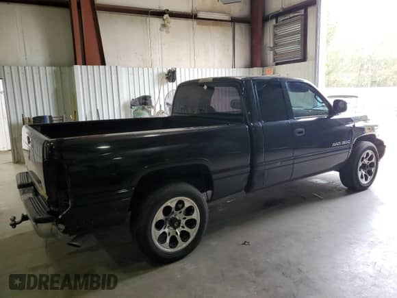 2001 Dodge 1500 с VIN 3B7HC13Y31G802685, выставлен на аукционе Copart как лот 86414364 с пробегом 205 857 миль миль и Списание • Salvage title. История ставок и продаж доступна на DreamBid. Изображение 3.