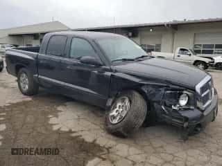 2006 Dodge Dakota SLT z VIN 1D7HW48K46S665095, wystawiony jako Copart lot #73365124 z przebiegiem 164 831 mil mil oraz Czysty tytuł • Clean title. Historia ofert i sprzedaży dostępna na DreamBid. Obrazek 4.