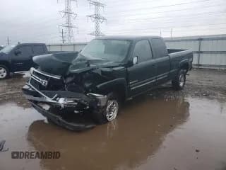 ✅ 2005 Chevrolet Silverado 2500HD LS • VIN: 1GCHK29U25E132685 • Lot: 86901354. Wystawiony na Copart z przebiegiem Nie podano. Bezpłatny archiwum sprzedaży aukcyjnych z USA i szczegółowy raport historii pojazdu na DreamBid. Zdjęcie 1.