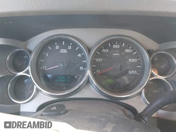 ✅ 2007 Chevrolet Silverado 2500HD 1LT • VIN: 1GCHK23657F549757 • Lot: 43559026. Wystawiony na IAAI z przebiegiem 210 906 mil. Bezpłatny archiwum sprzedaży aukcyjnych z USA i szczegółowy raport historii pojazdu na DreamBid. Zdjęcie 7.