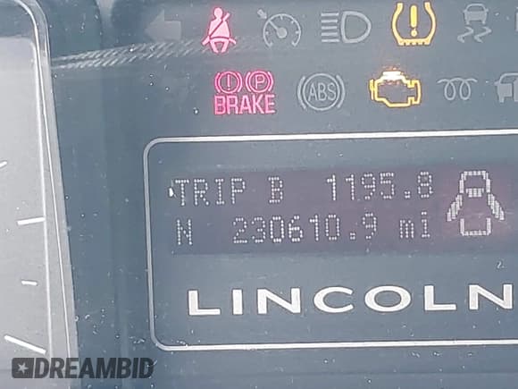 ✅ 2011 Lincoln Navigator • VIN: 5LMJJ2J53BEJ02835 • Lot: 42744036. Wystawiony na IAAI z przebiegiem 230 610 mil. Bezpłatny archiwum sprzedaży aukcyjnych z USA i szczegółowy raport historii pojazdu na DreamBid. Zdjęcie 15.