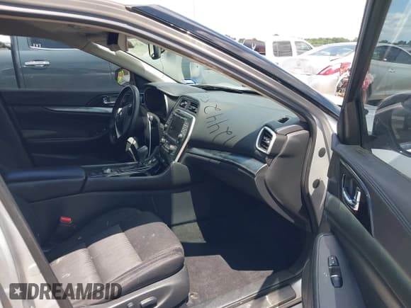 ✅ 2019 Nissan Maxima SL • VIN: 1N4AA6AV5KC374738 • Lot: 42442510. Wystawiony na IAAI z przebiegiem 104 456 mil. Bezpłatny archiwum sprzedaży aukcyjnych z USA i szczegółowy raport historii pojazdu na DreamBid. Zdjęcie 5.
