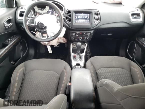 ✅ 2020 Jeep Compass Sport • VIN: 3C4NJCAB1LT187759 • Lot: 90035505. Wystawiony na Copart z przebiegiem 130 992 mil. Bezpłatny archiwum sprzedaży aukcyjnych z USA i szczegółowy raport historii pojazdu na DreamBid. Zdjęcie 8.