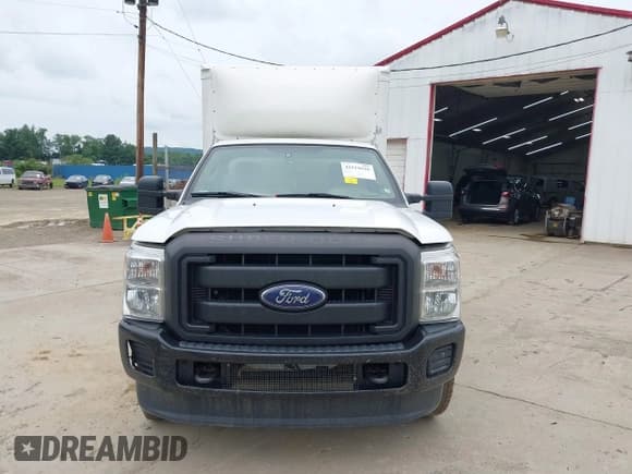 ✅ 2015 Ford F-250 XL • VIN: 1FDBF2B61FED21735 • Lot: 42514626. Wystawiony na IAAI z przebiegiem 326 021 mil. Bezpłatny archiwum sprzedaży aukcyjnych z USA i szczegółowy raport historii pojazdu na DreamBid. Zdjęcie 12.