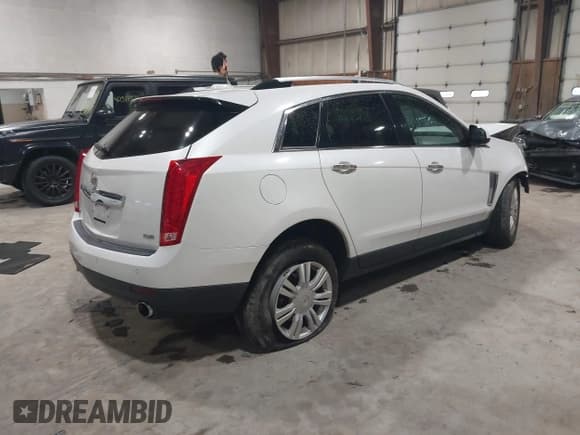 ✅ 2015 Cadillac SRX Luxury Collection • VIN: 3GYFNEE31FS568118 • Lot: 42331529. Wystawiony na IAAI z przebiegiem 114 914 mil. Bezpłatny archiwum sprzedaży aukcyjnych z USA i szczegółowy raport historii pojazdu na DreamBid. Zdjęcie 4.