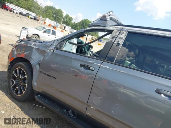 ✅ 2022 Chevrolet Suburban • VIN: 1GNSCEKT2NR124124 • Lot: 42671471. Wystawiony na IAAI z przebiegiem Nie podano. Bezpłatny archiwum sprzedaży aukcyjnych z USA i szczegółowy raport historii pojazdu na DreamBid. Zdjęcie 13.