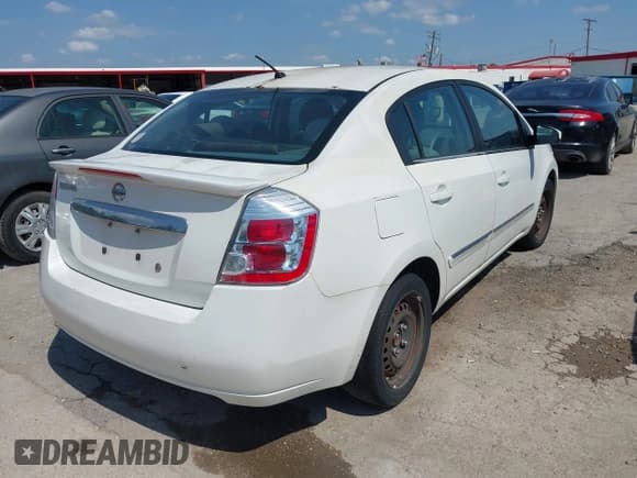 ✅ 2014 Nissan Note SV • VIN: 3N1CE2CPXEL365740 • Lot: 42412366. Listed on IAAI with 210,932 mi. Free auction sales archive from the USA and detailed vehicle history report at DreamBid. Image 4.