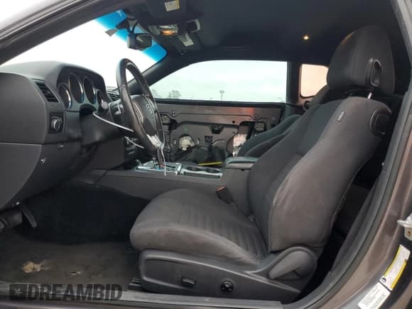 ✅ 2013 Dodge Challenger SXT • VIN: 2C3CDYAG8DH634612 • Lot: 84752434. Wystawiony na Copart z przebiegiem 206 575 mil. Bezpłatny archiwum sprzedaży aukcyjnych z USA i szczegółowy raport historii pojazdu na DreamBid. Zdjęcie 7.