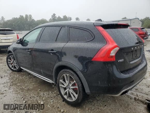 ✅ 2015 Volvo V60 T5 Platinum • VIN: YV4612HM0F1001904 • Лот: 81760205. Опубликован ранее на Copart с пробегом 203 384 миль. Бесплатный доступ к архиву аукционных продаж из США и подробный отчёт об истории автомобиля на DreamBid. Изображение 2.