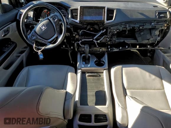 ✅ 2018 Honda Pilot EX-L • VIN: 5FNYF6H57JB065872 • Lot: 94800935. Listed on Copart with 33,746 mi. Free auction sales archive from the USA and detailed vehicle history report at DreamBid. Image 8.