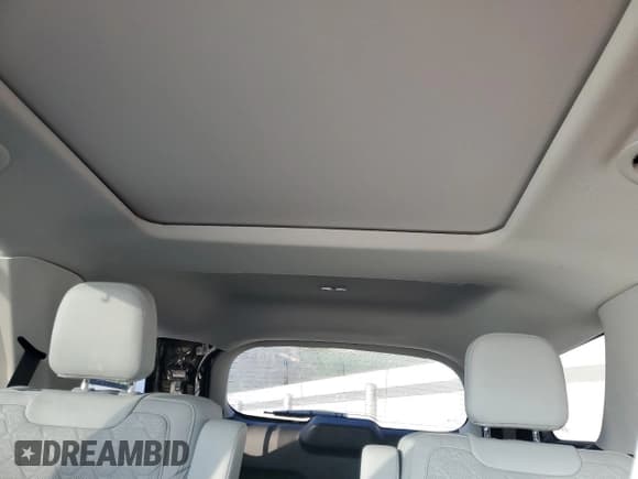 ✅ 2025 Ford Explorer Platinum • VIN: 1FMWK8HC1SGA67293 • Lot: 86326425. Wystawiony na Copart z przebiegiem 9 743 mil. Bezpłatny archiwum sprzedaży aukcyjnych z USA i szczegółowy raport historii pojazdu na DreamBid. Zdjęcie 10.